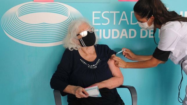 mayores de 50 anos, embarazadas y personal de salud recibiran segundas dosis sin turno
