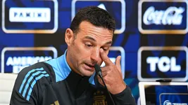 scaloni se emociono por una pregunta de palermo en conferencia y recordo su paso por estudiantes scaloni se emociono por una pregunta de palermo en conferencia y recordo su paso por estudiantes
