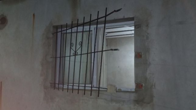 destrozaron una reja y desvalijaron la casa de un policia en city bell