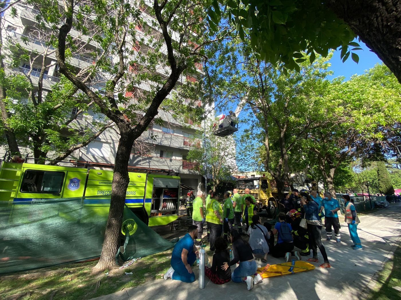 Tensión en la rambla de avenida 13 entre 63 y 64 de La Plata - Fotos AGLP