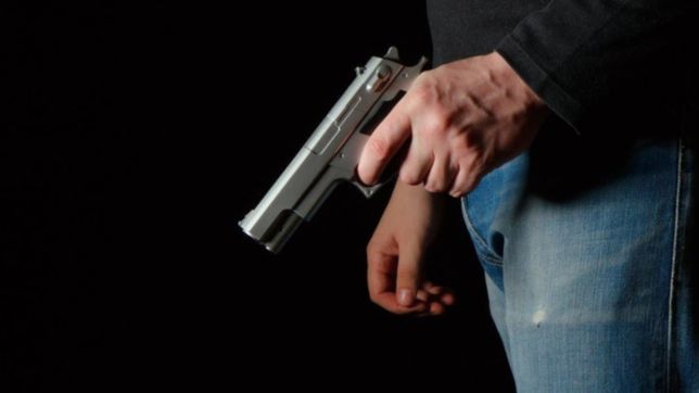 amenazo con un arma a un automovilista tras un incidente de transito en la plata