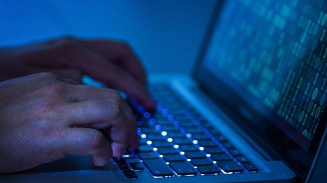 reportan la venta de datos personales de mas de 1.500 millones de usuarios de facebook