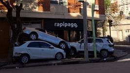 ya son 15 los fallecidos en bahia blanca y continua la busqueda de mas de 100 personas