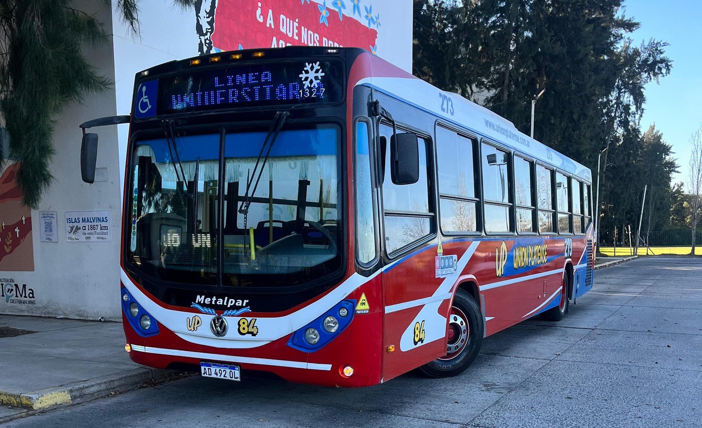 La parada del micro universitario será trasladada a 49 entre 4 y 5 por obras en el centro de La Plata La parada del micro universitario será trasladada a 49 entre 4 y 5 por obras en el centro de La Plata