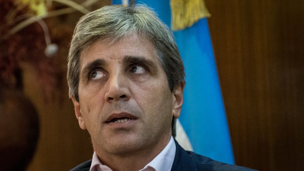 Caputo habló de la dolarización y echó por tierra la principal promesa de campaña de Milei