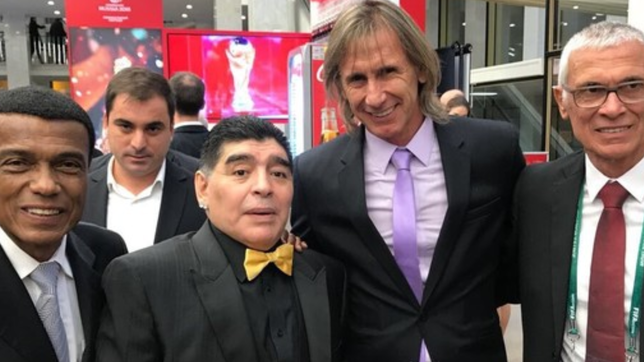el inesperado regalo de maradona a gareca que escondia una historia especial