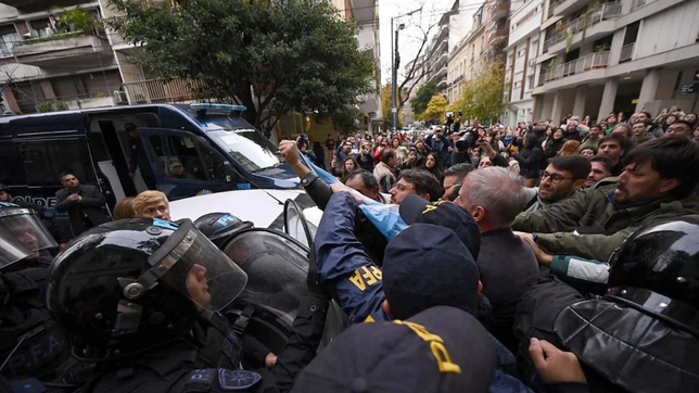 liberaron a juan grabois luego de ser detenido por la toma del instituto peron en recoleta