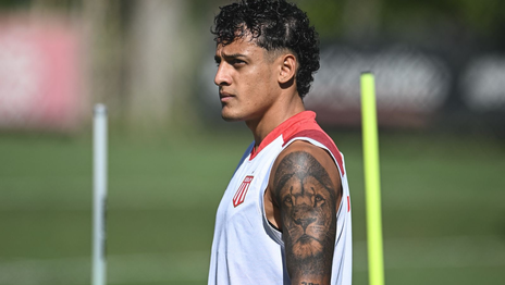 Tiago Palacios convirtió dos golazos y rompió una racha de meses en Estudiantes