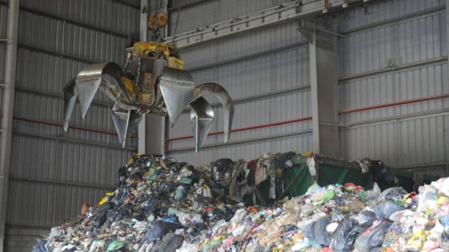 por un conflicto gremial en el ceamse, varios municipios pidieron no sacar la basura a la calle