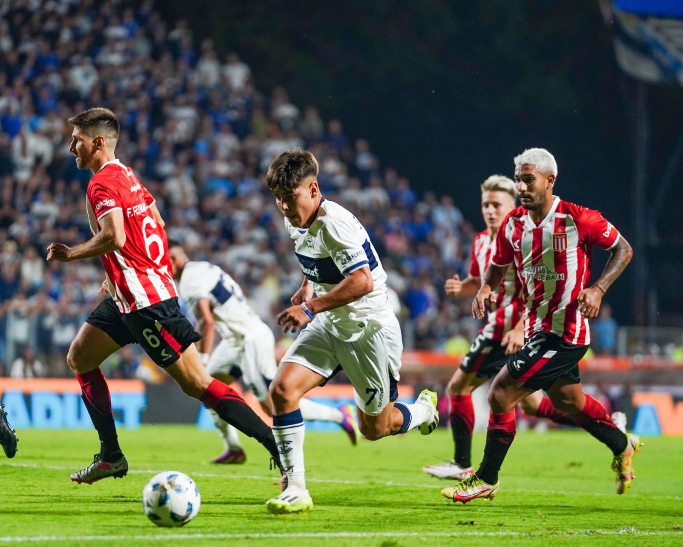 El último clásico platense en el Bosque terminó en empate.