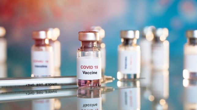 detuvieron las pruebas de una vacuna contra el covid-19 por una inexplicable enfermedad