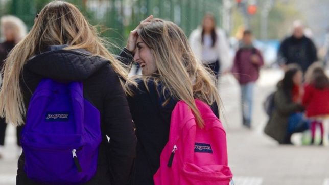 provincia habilito a escuelas privadas que tienen un aporte estatal a subir las cuotas