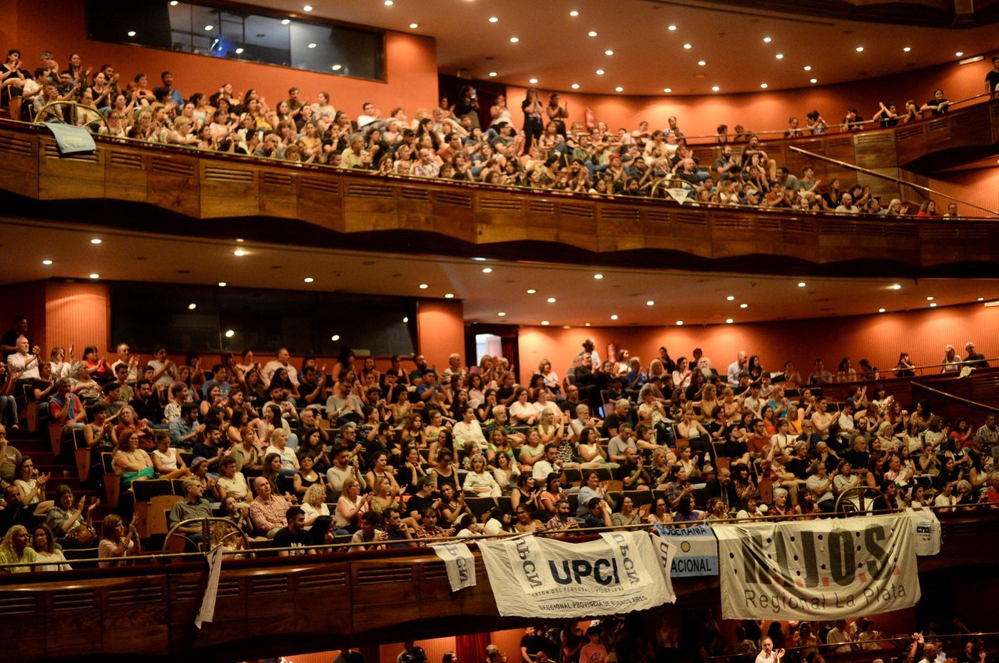 El homenaje a las Abuelas de Plaza de Mayo se llevó a cabo en en la Sala Ginastera del Teatro Argentino de La Plata.