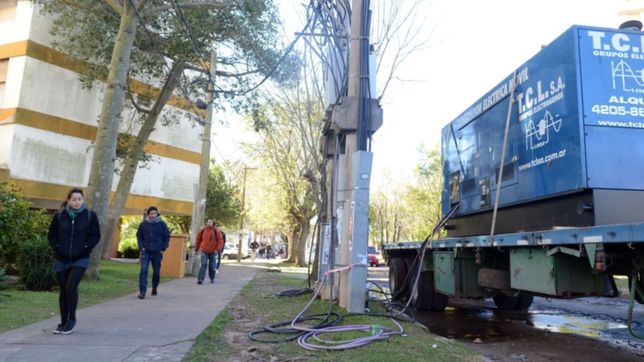 con miles de vecinos afectados, edelap dice que ya volvio la luz en casi toda la zona norte