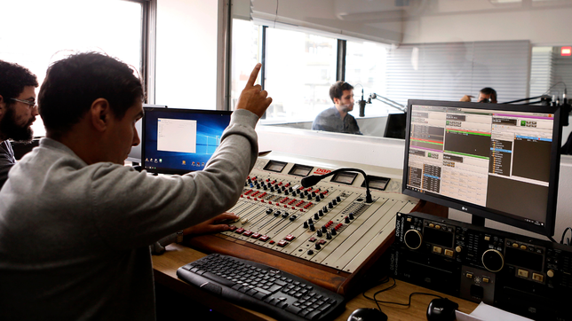 por el incendio en el edificio karakachoff, no salen al aire radio universidad ni unlp tv