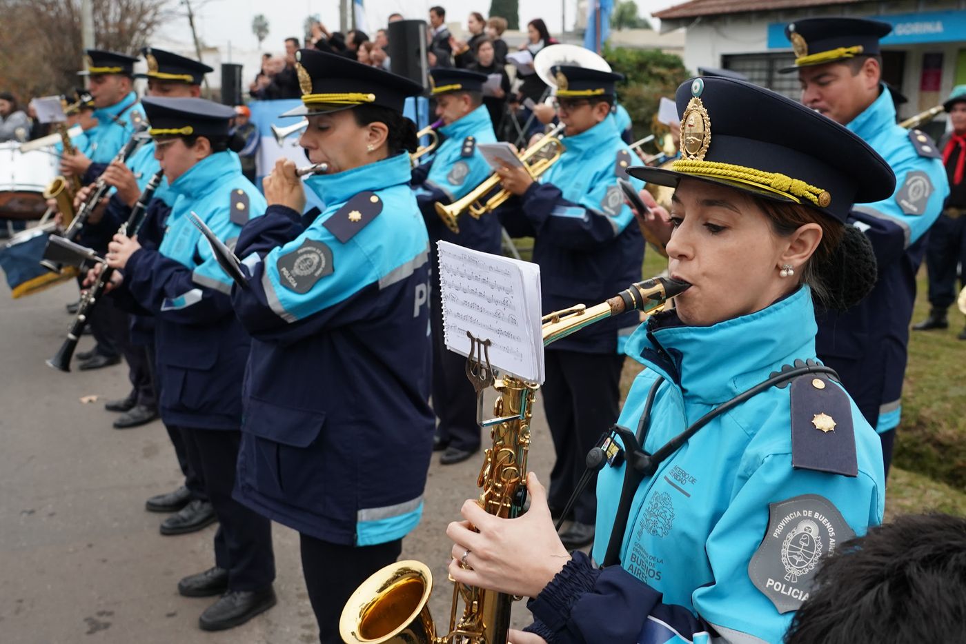 La banda de la Policía participó de los festejos por el 103° aniversario de Gorina con un emotivo homenaje musical a Carlos Alberto “El Indio” Solari