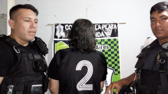 amenazo de muerte a su pareja y lo detuvieron con cuatro armas