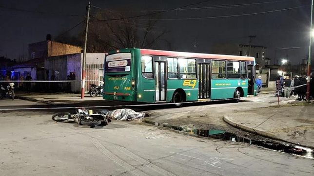 un motociclista murio tras protagonizar un choque con un micro 307