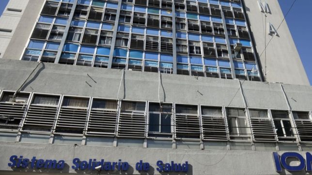 crece el conflicto entre ioma y los medicos platenses por el nuevo nomenclador