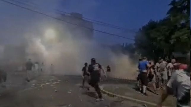 gases y corridas en uno de los accesos al show de la banda del indio solari