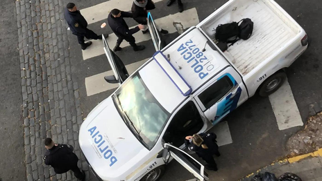 Un hombre agredió a una nena de 3 años y los vecinos casi lo linchan Un hombre agredió a una nena de 3 años y los vecinos casi lo linchan