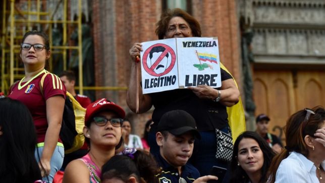 crisis en venezuela: venezolanos se reunieron en plaza moreno y pidieron la renuncia de nicolas maduro