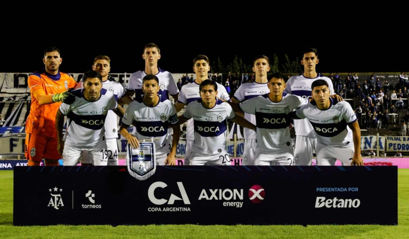 Juan Jos&eacute; P&eacute;rez, en la formaci&oacute;n junto a Nacho Fern&aacute;ndez.