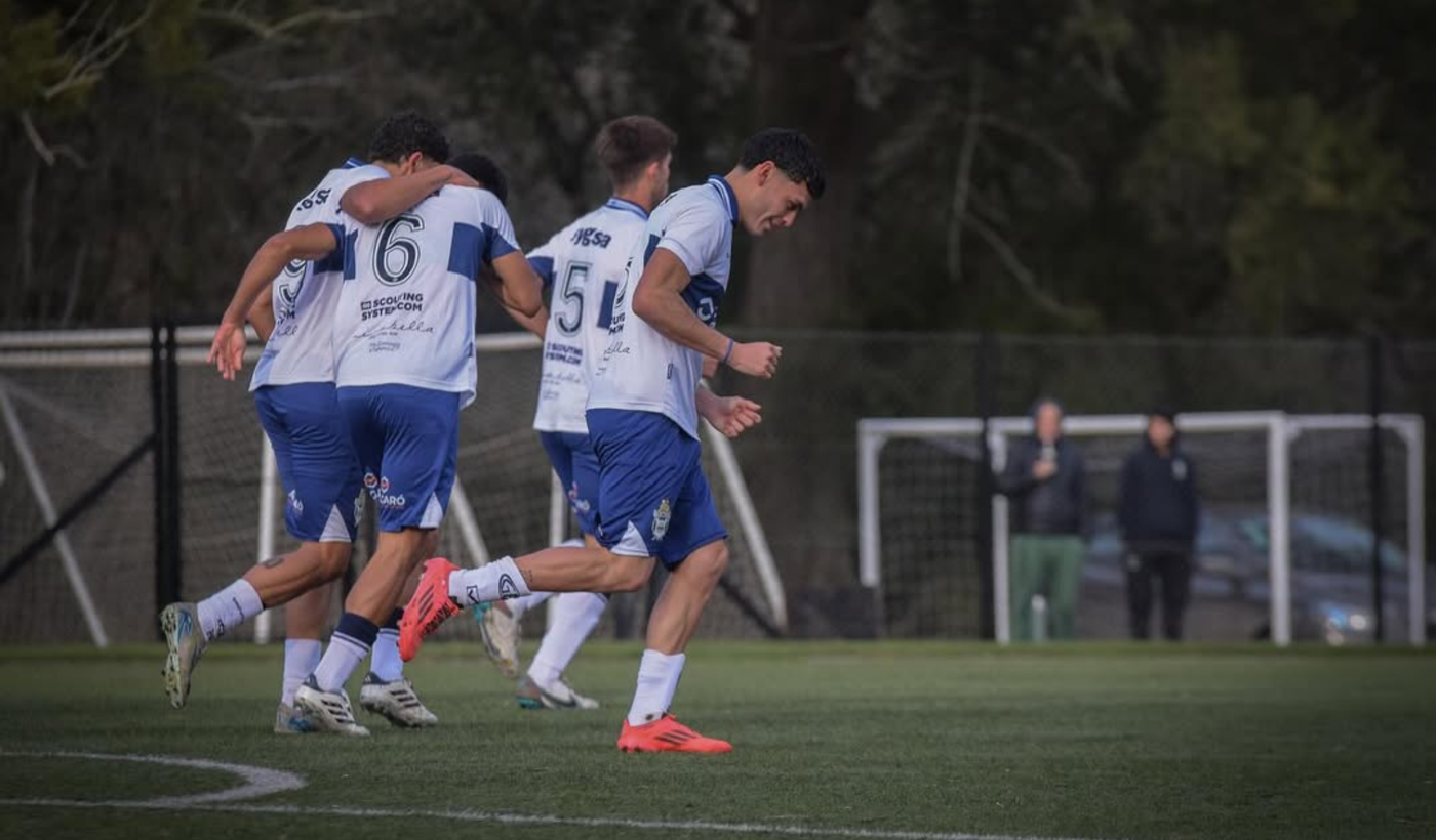 Tiago Azamé en la Reserva de Gimnasia.