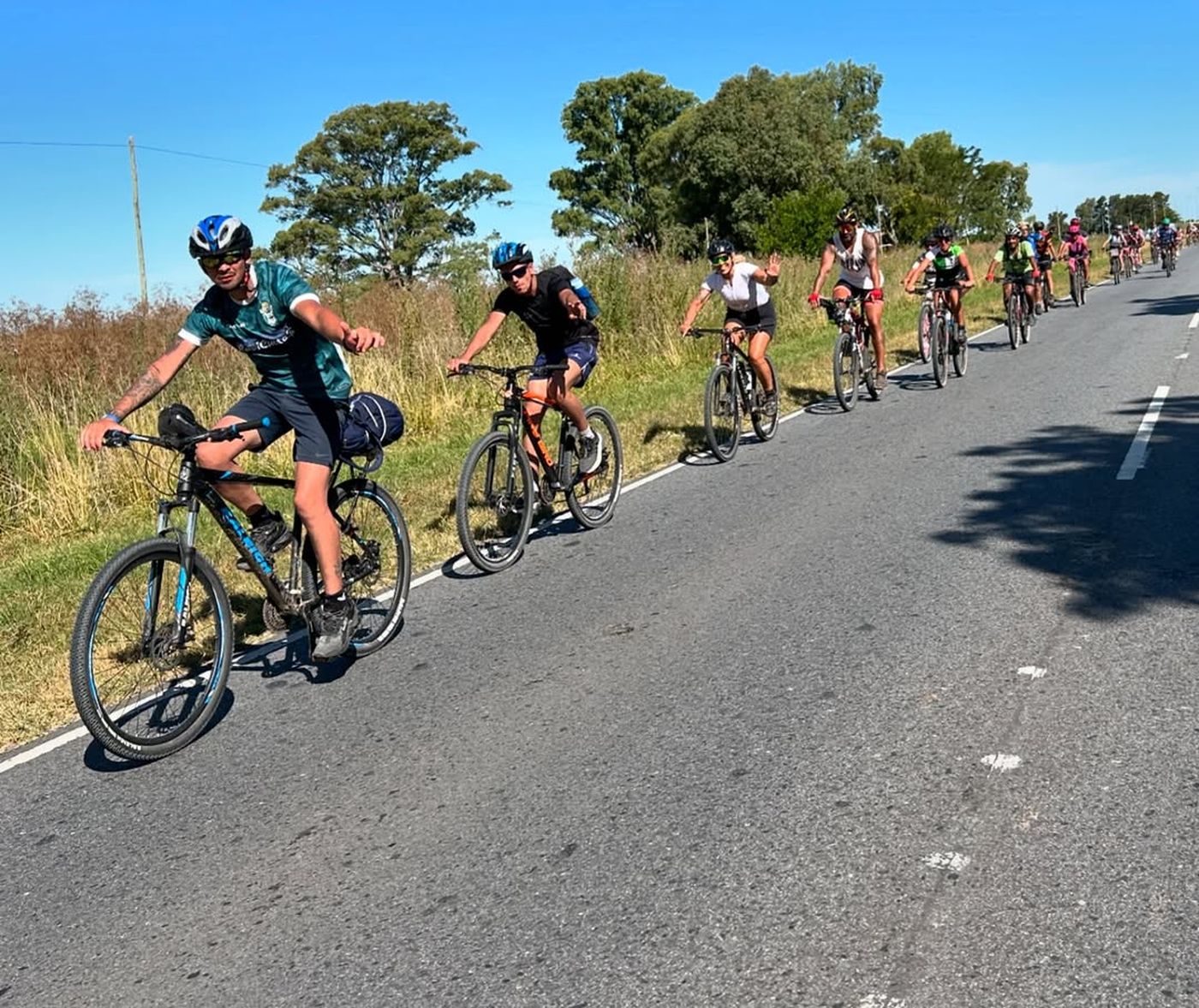 El grupo La Plata pedalea suele salir a andar en cuantiosos grupos hasta Punta Lara por Diagonal 74. El grupo La Plata pedalea suele salir a andar en cuantiosos grupos hasta Punta Lara por Diagonal 74.