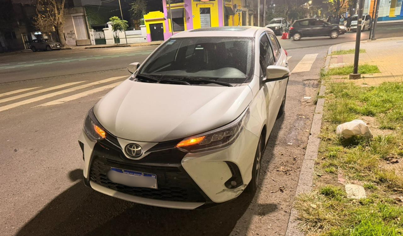 El auto involucrado en el choque que se produjo en la esquina de diagonal 73 y 64 de La Plata