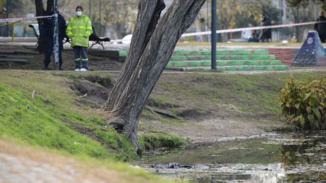 La autopsia confirmó que el hombre hallado en el lago del Parque Saavedra se ahogó