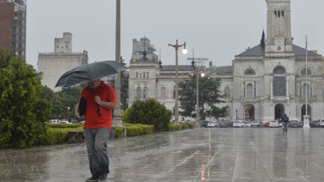 garro y anibal fernandez se cruzaron en las redes por las lluvias y la inundacion del 2013