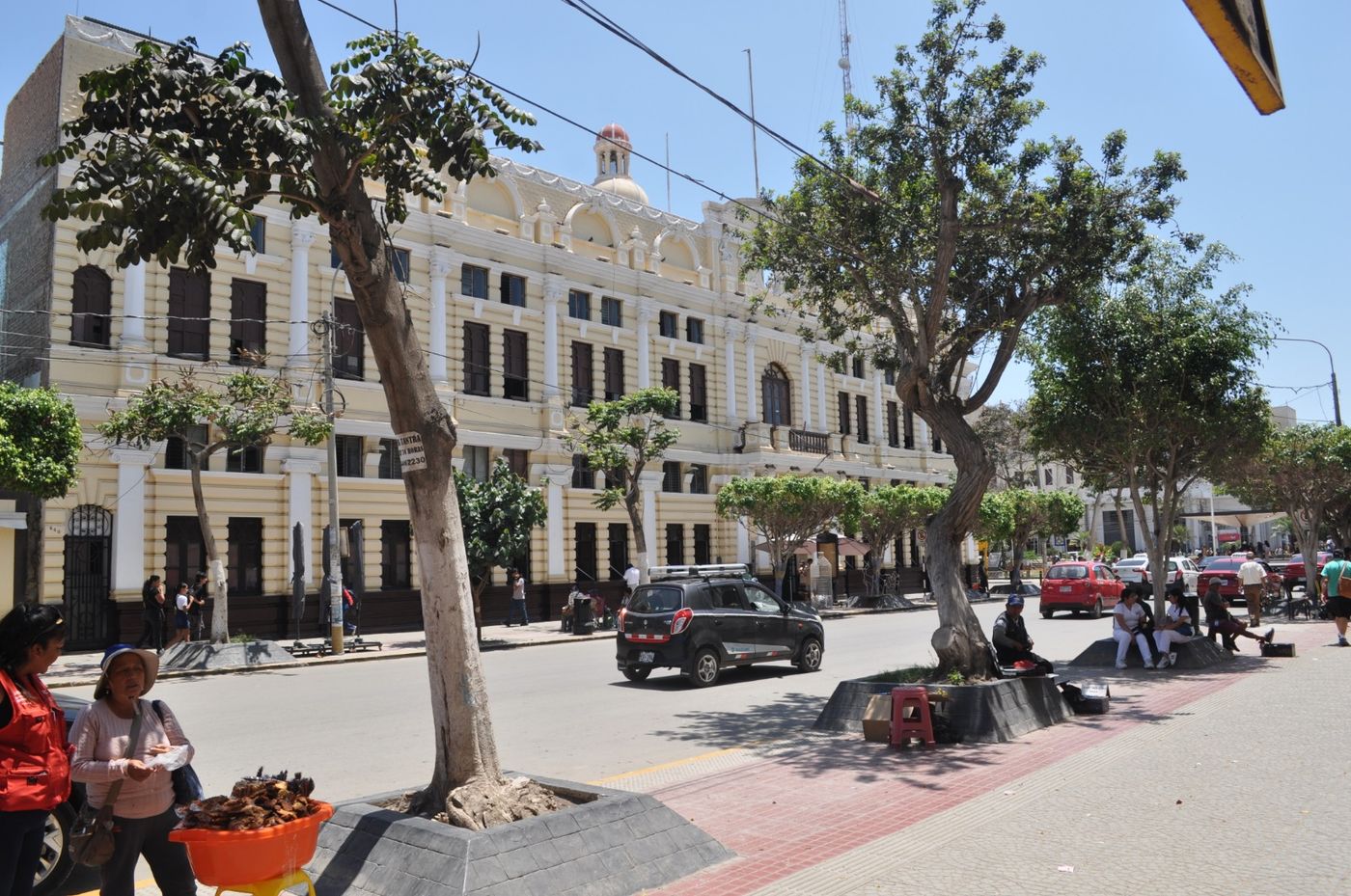 El centro de Chiclayo, la ciudad en la que predicó durante casi dos décadas el Papa tiene 800 mil habitantes y es la capital del departamento de Lambayeque
