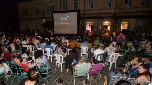 batman llega en pantalla grande a meridiano v con el ciclo cine bajo las estrellas