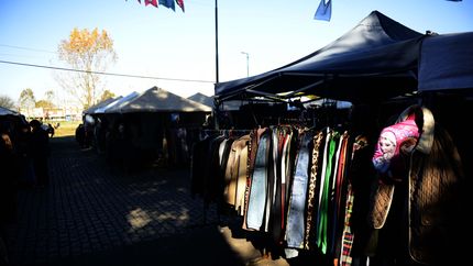 Manteros del Parque Saavedra fueron reubicados en un nuevo paseo de compras