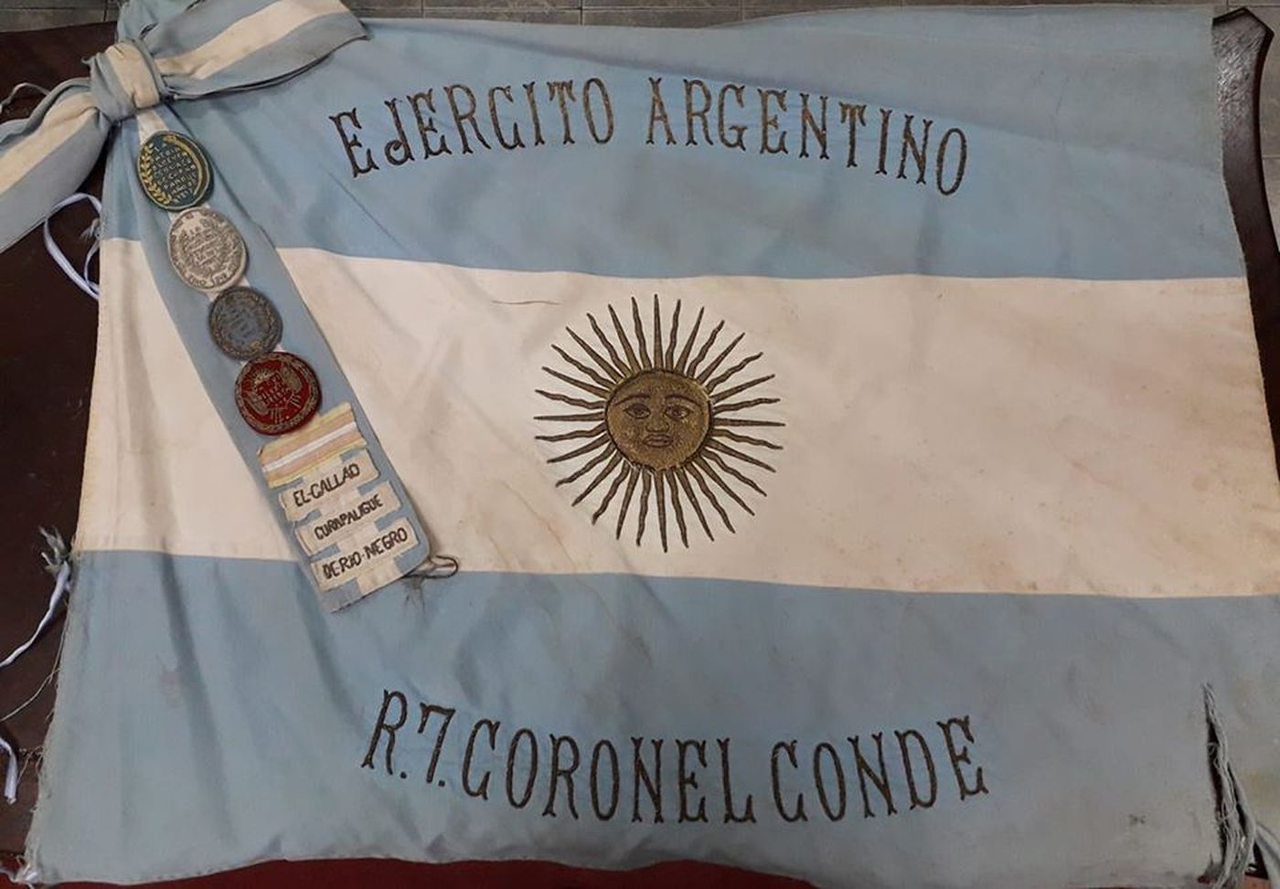 La bandera del Regimiento 7 de La Plata.