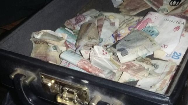 incautaron mas de medio kilo de marihuana y una valija con dinero durante un allanamiento