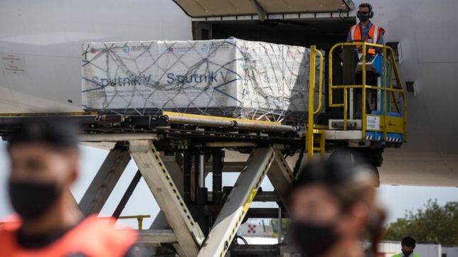 este domingo aterrizara otro avion con medio millon de dosis de la sputnik v