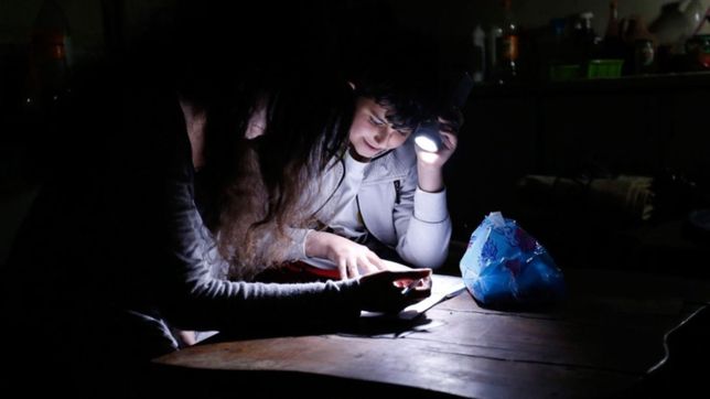 cortes de luz, tarifas y electrodomesticos quemados: ¿como hacer reclamos ante el oceba?