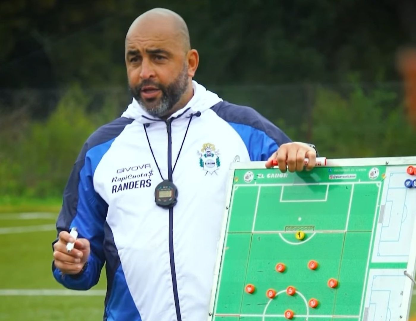 Marcelo Méndez entrenamiento Gimnasia 11.jpg