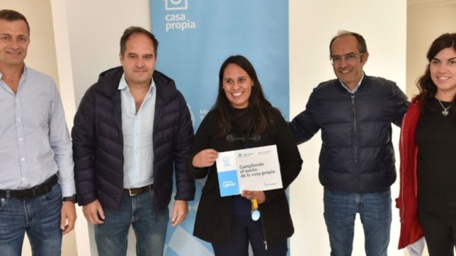 maggiotti, pisano y bucca entregaron viviendas del desarrollo urbanistico bolivar