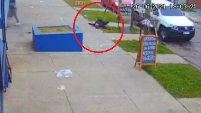 video: cuatro ladrones le dispararon a quemarropa a un policia retirado para robarle