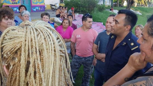 vecinos de arturo segui cansados de la inseguridad llevaron sus reclamos a la comisaria