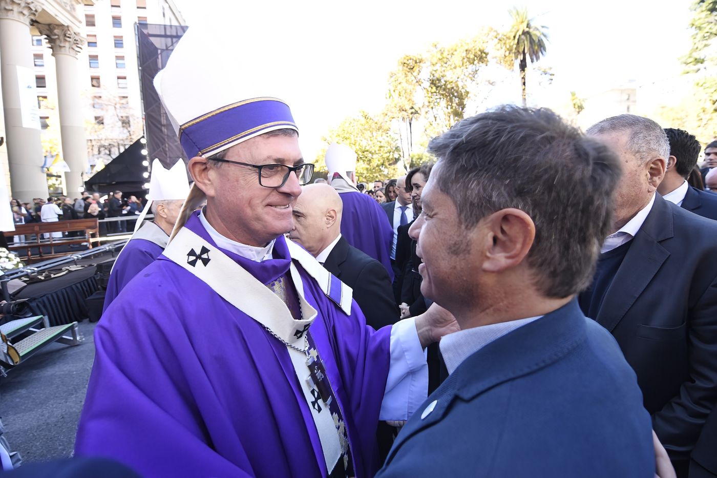 Axel Kicillof saluda al arzobispo Jorge Garc&iacute;a Cuerva &nbsp;