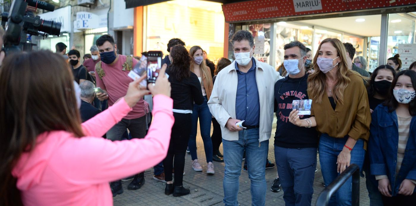 Luis Arias y Tolosa Paz caminata calle 12 - Arias Tolosa Paz calle 12