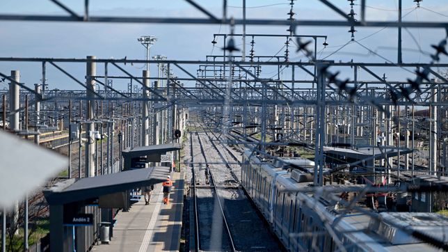 reclaman una solucion para los vecinos afectados por las limitaciones en el tren roca