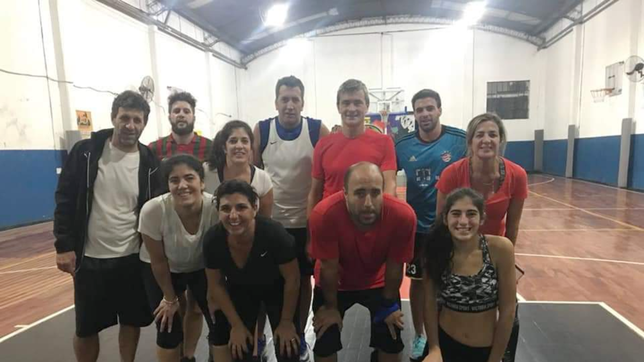 los hermanos de la plata que compiten en maxibasquet y cumplieron el sueno de jugar juntos