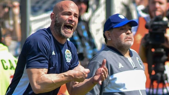 el lobo se sigue poniendo a punto pero maradona volvio a ausentarse en abasto