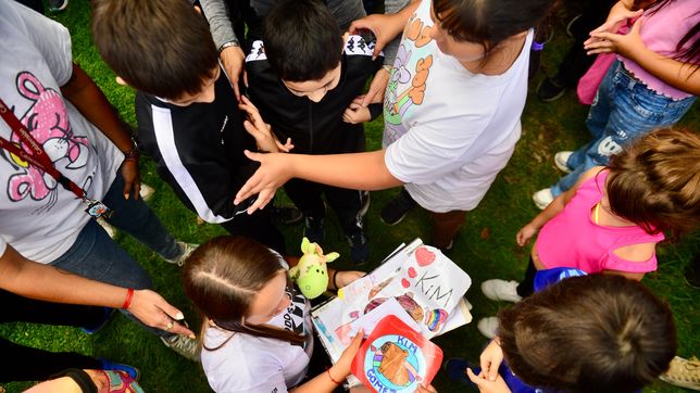 los papas de kim gomez celebraran su octavo cumpleanos con una jornada especial