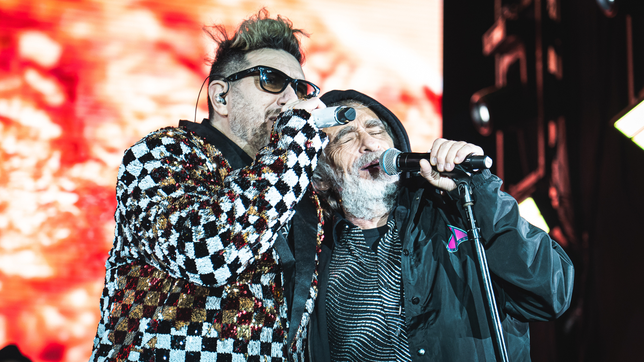 el espiritu festivo de los autenticos decadentes conquisto noches capitales